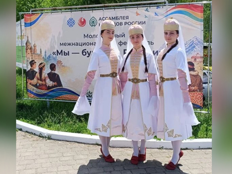Лъэпкъ зэфэшъхьафхэр зэфищагъэх | Адыгэ макъ