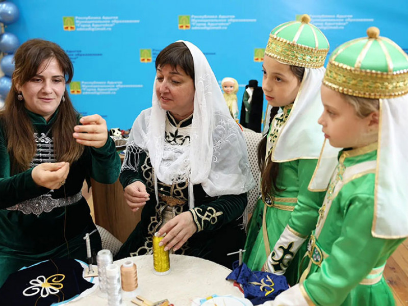 Къафэмыкъинэу, ашIогъэшIэгъонэу арегъашIэ - КУЛЬТУРЭР | Адыгэ макъ