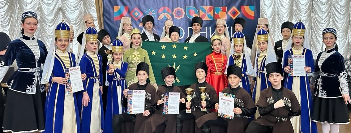 ПлIэгъогогъо апэрэх | Адыгэ макъ